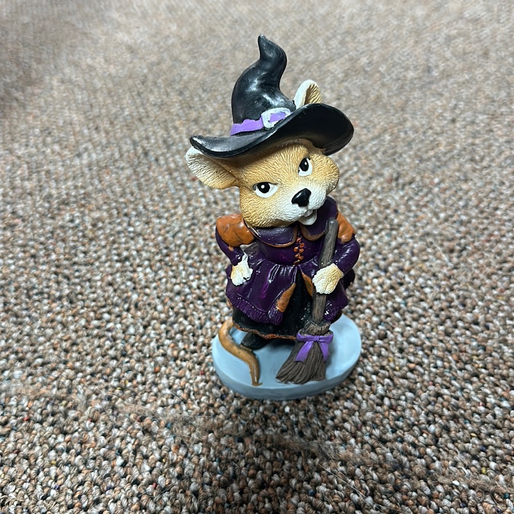 Mouse witch decoration